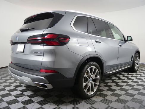 Used 2025 BMW X5 xDrive40i AWD/4WD image 3