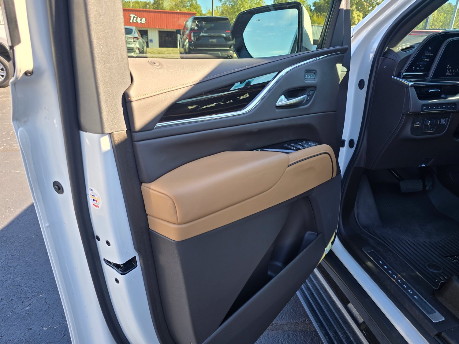 Used 2024 Cadillac Escalade Sport w/ LPO, ONYX Package AWD/4WD image 16
