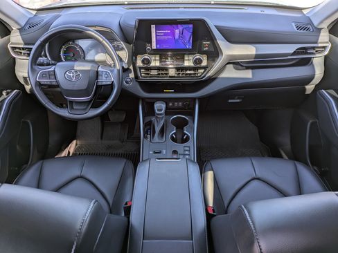 Used 2023 Toyota Highlander XLE image 17