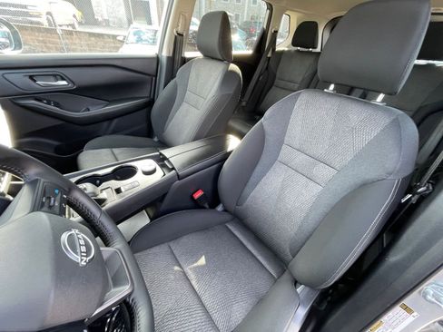 Used 2025 Nissan Rogue SV image 38