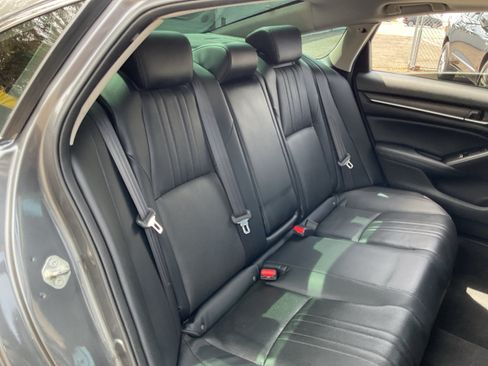 Used 2018 Honda Accord Touring image 19