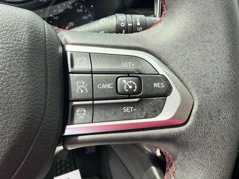 Used 2025 Jeep Compass Trailhawk image 9