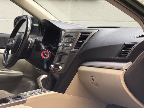 Used 2010 Subaru Outback 2.5i Premium image 2