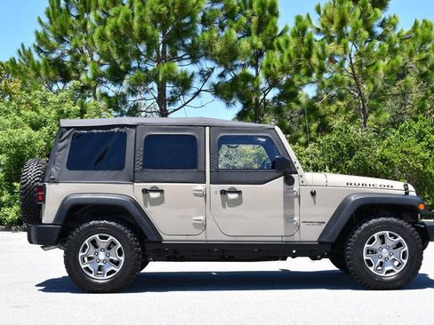 Used 2018 Jeep Wrangler Unlimited Rubicon w/ Connectivity Group AWD/4WD image 7