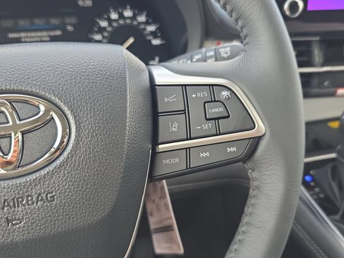 New 2026 Toyota Sienna XLE FWD image 14