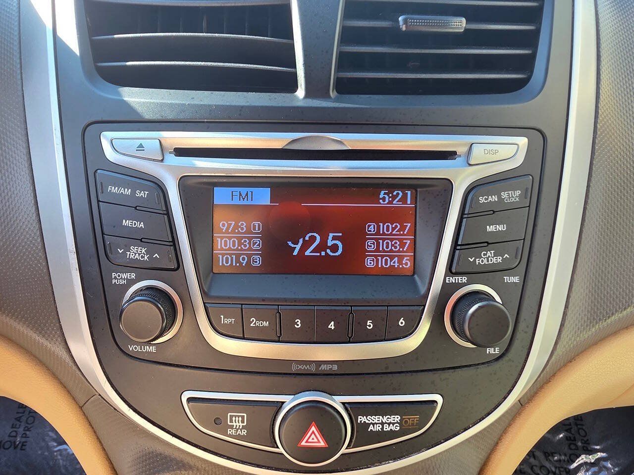 Used 2014 Hyundai Accent GLS FWD image 34