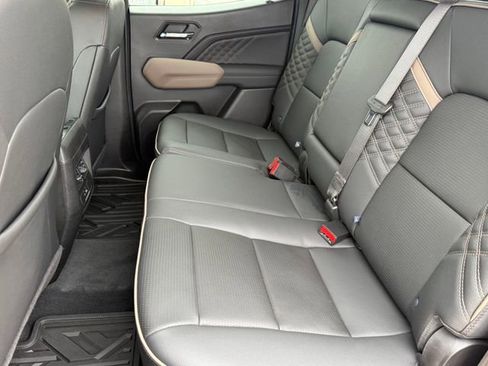 Used 2024 GMC Canyon Denali image 30