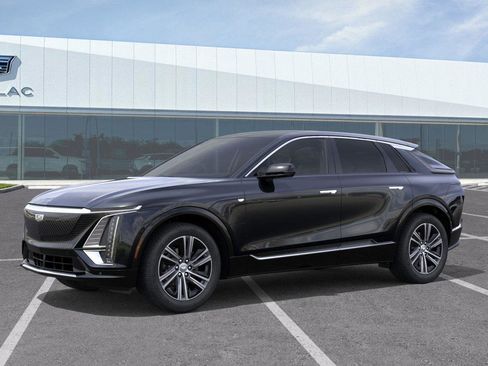 New 2025 Cadillac Lyriq Luxury image 2