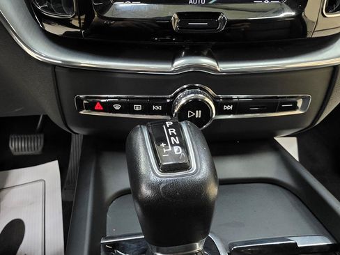 Used 2018 Volvo XC60 T5 Momentum w/ Convenience Package AWD/4WD image 34