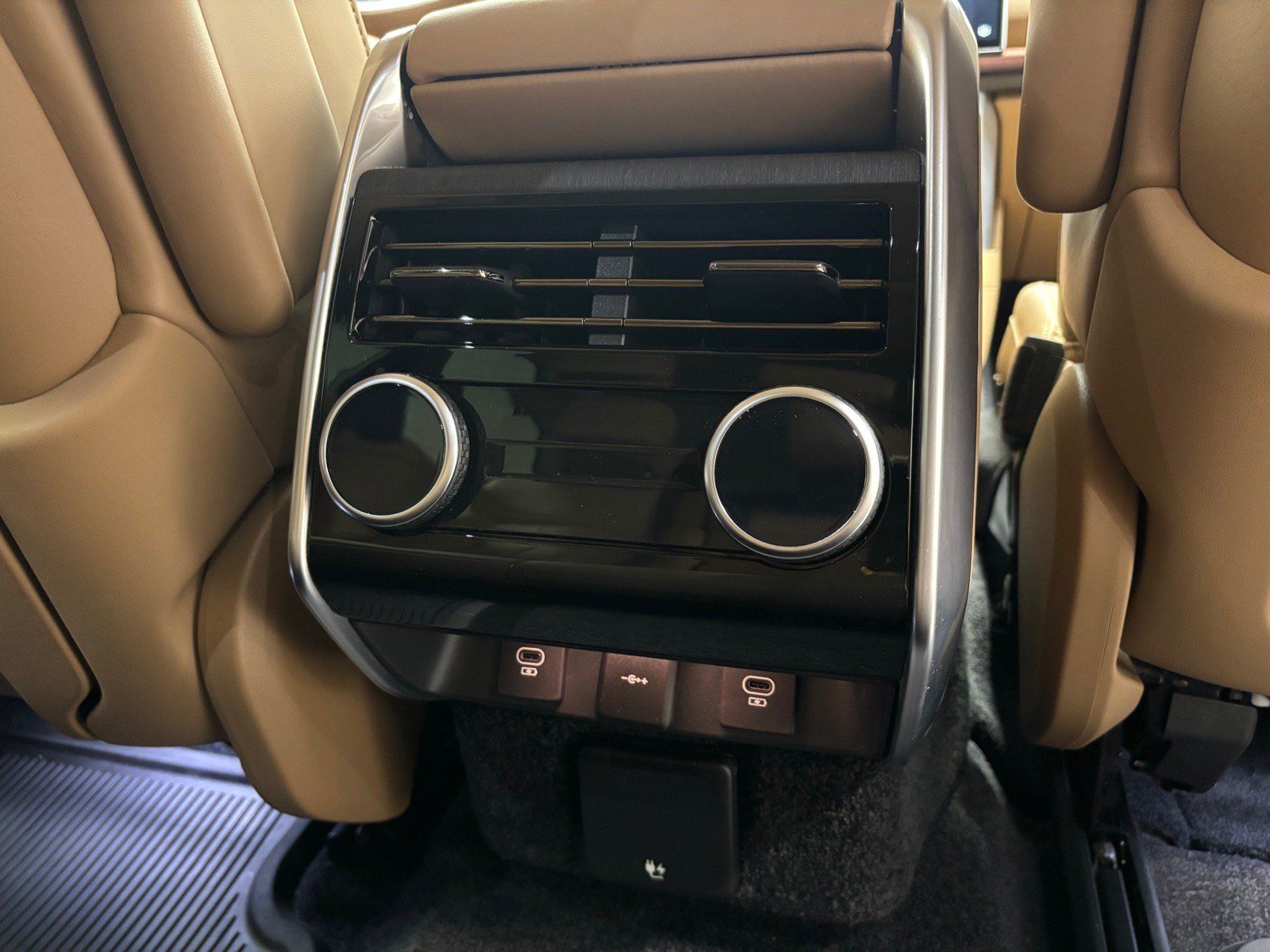 Used 2024 Land Rover Range Rover SE AWD/4WD image 35
