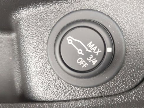 Used 2024 GMC Terrain SLT image 17