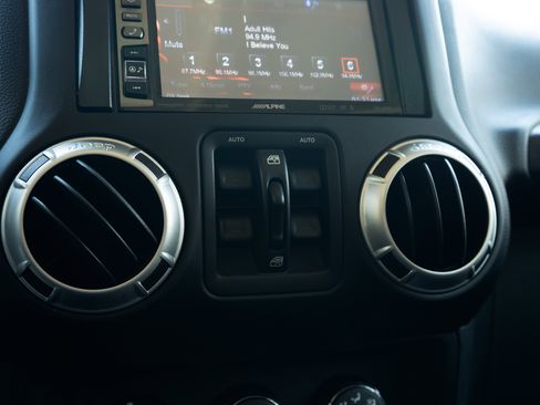 Used 2017 Jeep Wrangler Unlimited Sahara w/ Max Tow Package image 34