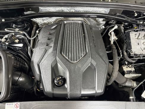 Used 2022 Porsche Macan w/ Premium Package Plus AWD/4WD image 38