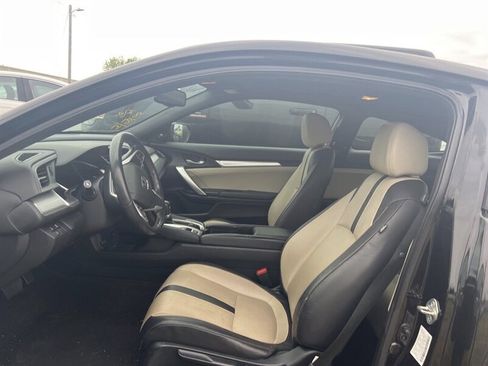 Used 2017 Honda Civic Touring image 10