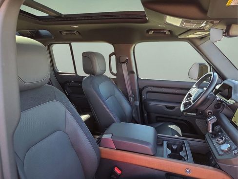 Used 2024 Land Rover Defender 110 X-Dynamic SE image 12