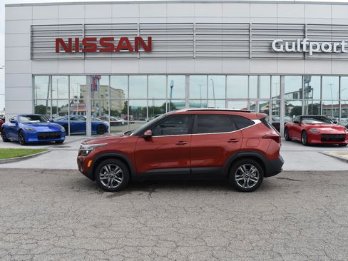 Used 2021 Kia Seltos S FWD image 3