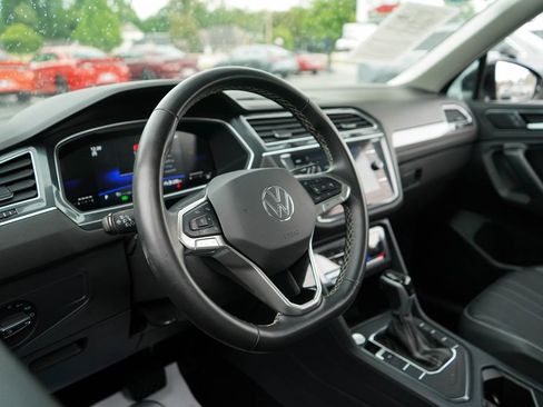 Used 2024 Volkswagen Tiguan SE FWD image 5
