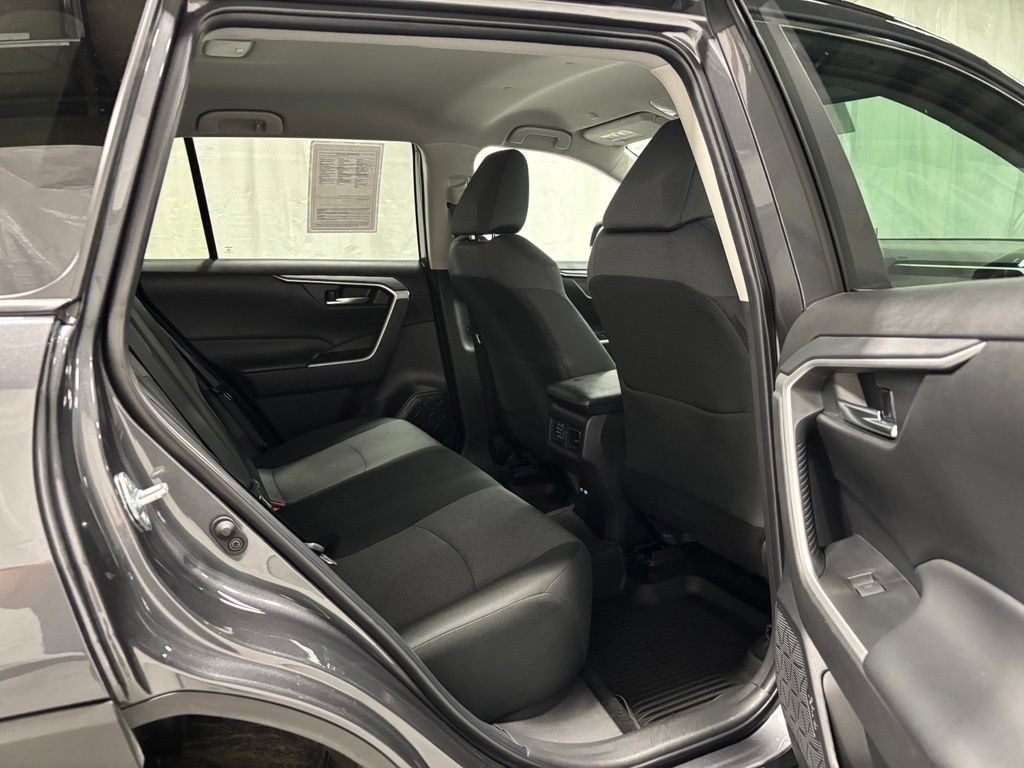 Used 2025 Toyota RAV4 XLE AWD/4WD image 49