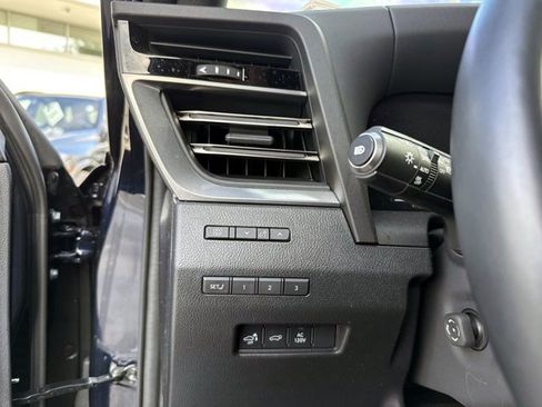 Used 2025 Lexus GX 550 w/ Accessory Package (Z1) AWD/4WD image 35