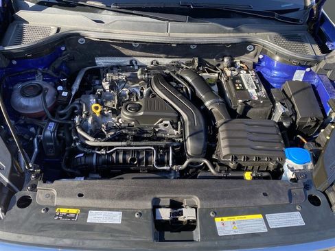 Certified 2022 Volkswagen Taos SEL image 39