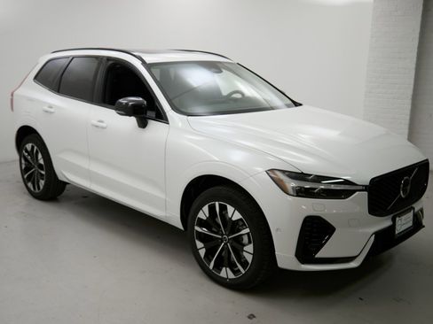 New 2026 Volvo XC60 T8 Plus w/ Climate Package image 4