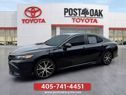 Used 2021 Toyota Camry SE FWD image 4