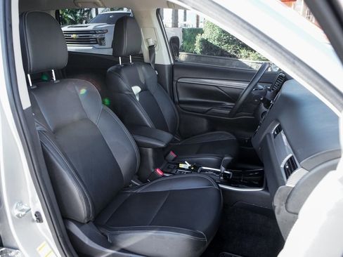 Used 2019 Mitsubishi Outlander SEL image 39