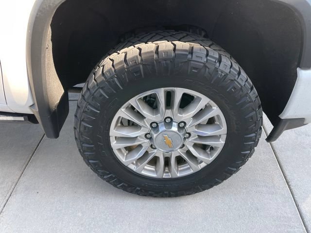 Used 2023 Chevrolet Silverado 3500 High Country w/ Z71 Off-Road Package AWD/4WD image 25