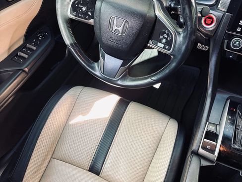 Used 2017 Honda Civic Sport Touring image 4