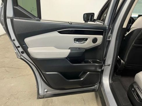 Used 2023 Honda Pilot Touring image 19