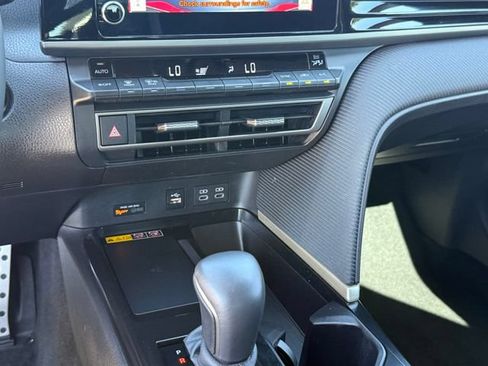 Used 2025 Toyota Camry SE w/ Convenience Package FWD image 17