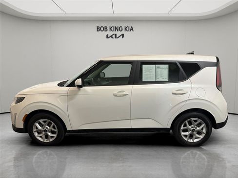 Used 2025 Kia Soul LX w/ LX Technology Package FWD image 2