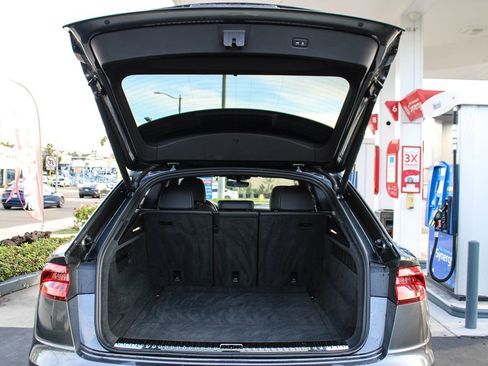 Used 2021 Audi Q8 Prestige image 26