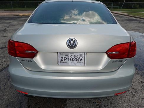 Used 2011 Volkswagen Jetta SE FWD image 5
