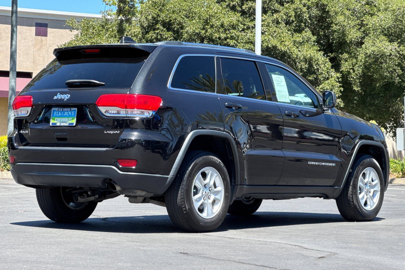 Used 2015 Jeep Grand Cherokee Laredo w/ Quick Order Package 23E AWD/4WD image 3