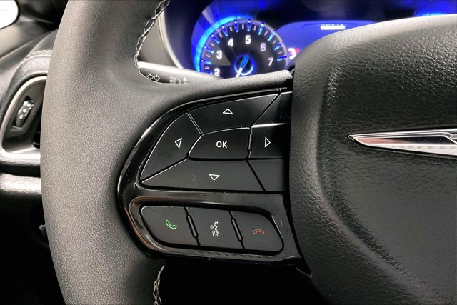 Used 2025 Chrysler Pacifica Limited FWD image 18