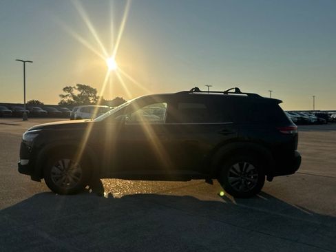 Certified 2024 Nissan Pathfinder SV FWD image 13