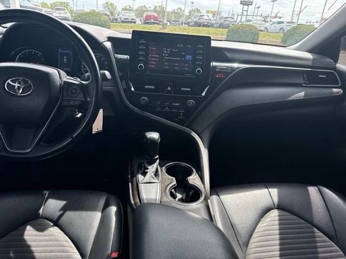 Used 2021 Toyota Camry SE image 18