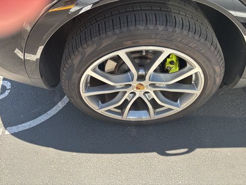 Used 2019 Porsche Cayenne E-Hybrid AWD/4WD image 5