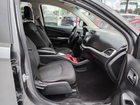 Used 2016 Dodge Journey SXT w/ Comfort/Convenience Group FWD image 4