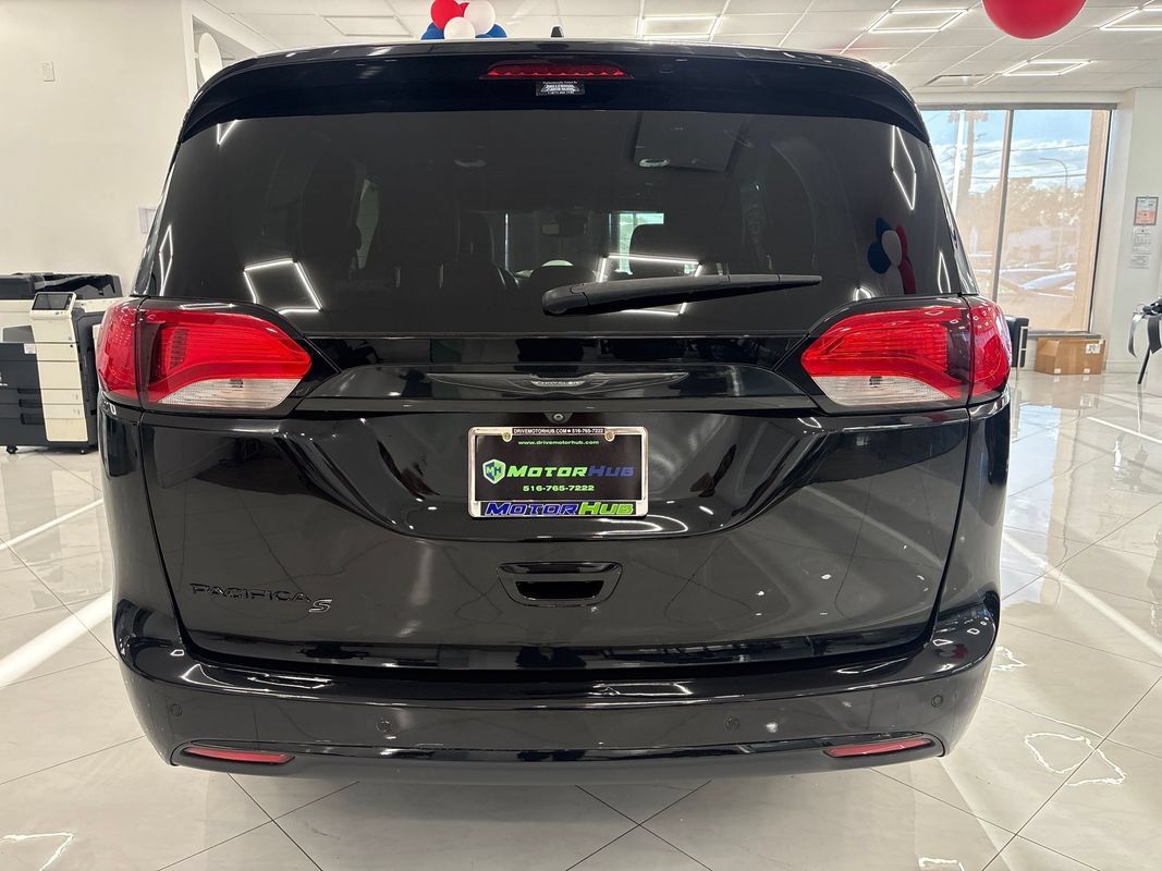 Used 2019 Chrysler Pacifica Touring-L Plus w/ Advanced Safetytec Group FWD image 11