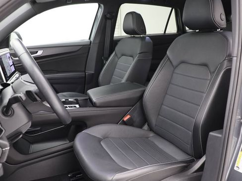 Used 2024 Volkswagen Atlas Cross Sport SEL R-Line image 17