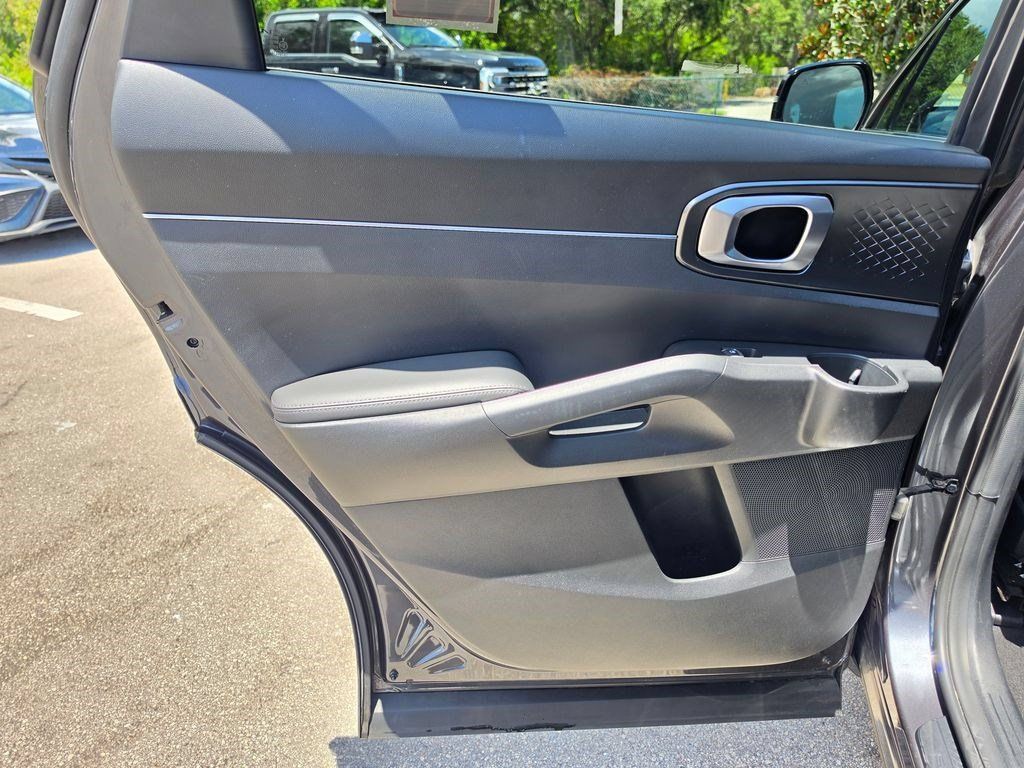 Used 2022 Kia Sorento S FWD image 32