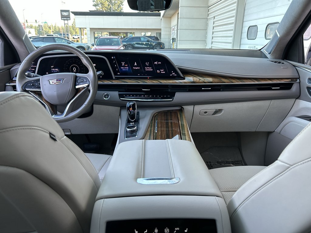 Used 2021 Cadillac Escalade Premium Luxury Platinum AWD/4WD image 19