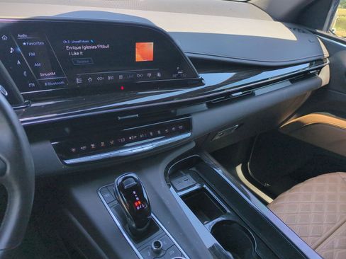 Used 2021 Cadillac Escalade Premium Luxury image 30