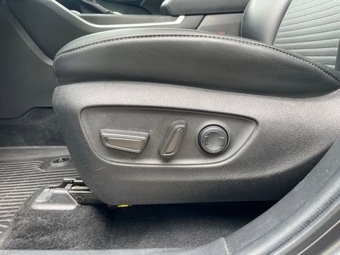 Used 2022 Toyota Highlander XSE FWD image 25