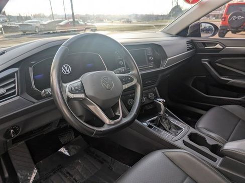 Used 2022 Volkswagen Jetta SE image 9
