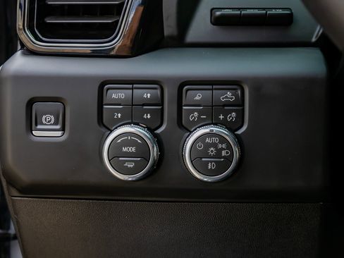 Used 2026 GMC Sierra 2500 AT4X image 22