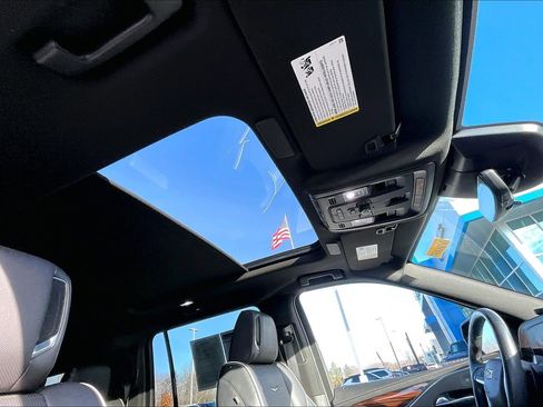 Used 2023 Cadillac Escalade ESV Premium Luxury image 18