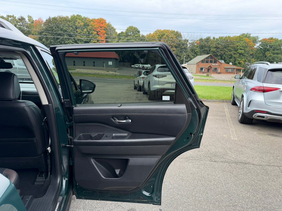 Used 2022 Nissan Pathfinder Platinum w/ Lighting Package (N92) AWD/4WD image 21